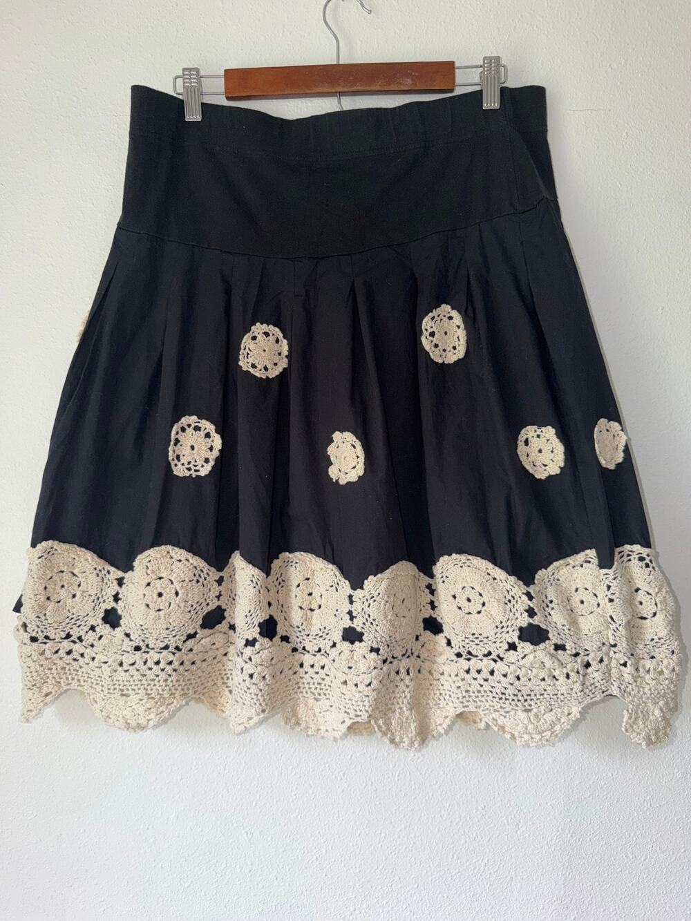 Motherhood Women's Maternity Black Cream Crochet High Rise Pleated Skirt Size M